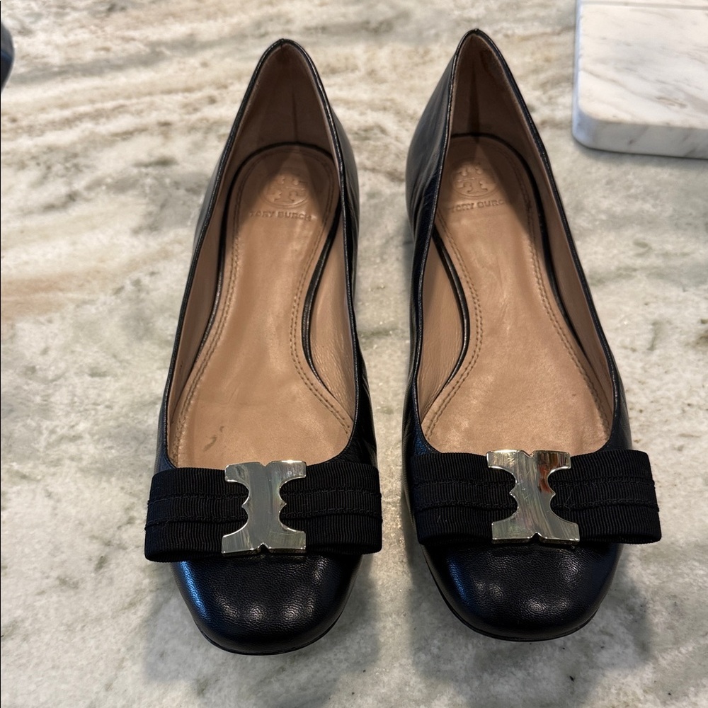 Tory Burch Size 8 Black Leather Flats with Gold Accent